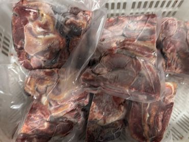 Натуральні яловичі ласощі для собак – морда заморожена 5 кг